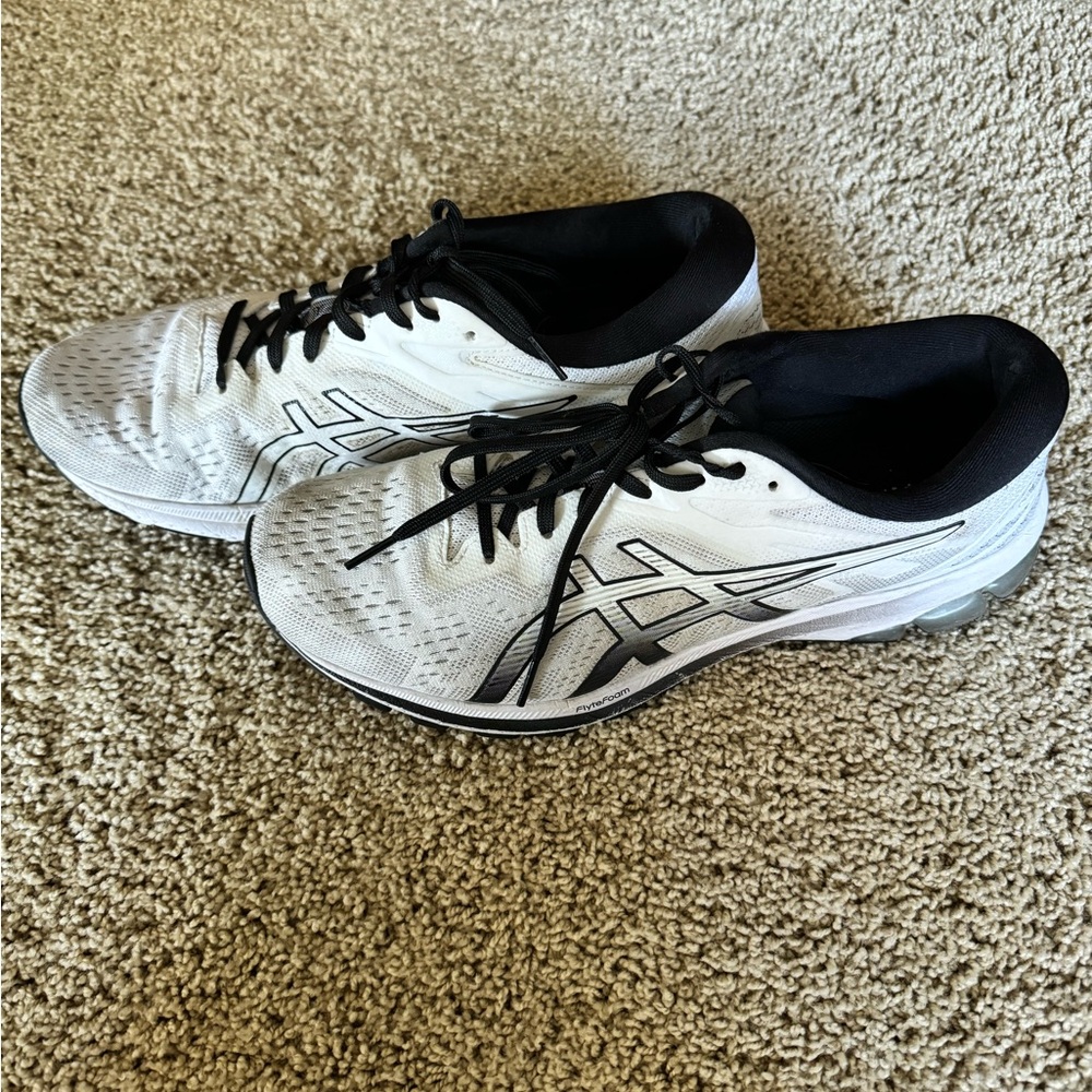 ASICS Men's White Running Shoes